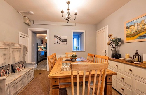 Trefor House | Wonderful villa for 6 guests with WIFI, terrace and pets allowed