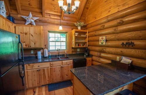 Lansing Cabin | Woodsy Retreat with Hot Tub | Dogs Welcome | On River Time