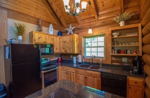 Lansing Cabin | Woodsy Retreat with Hot Tub | Dogs Welcome | On River Time