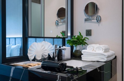 Bai Chay Hotel | Wyndham Garden Legend Halong