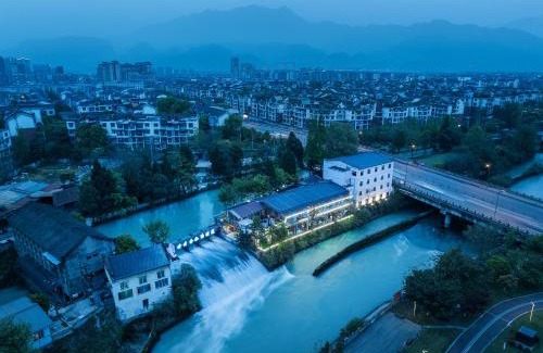 Dujiangyan Hotel | Yinshi Yunshe Private Hot Spring Villa in Dujiangyan