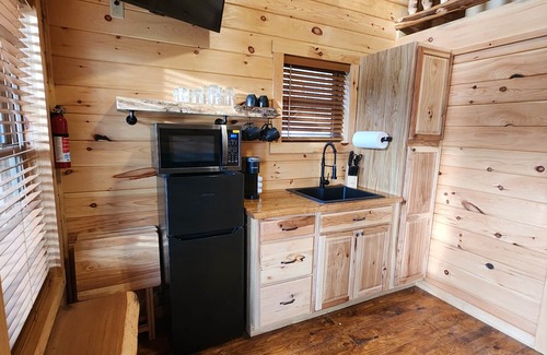 Scio Cabin | Yosemite/Lakeview -Pet Friendly- 4-6 Person Midsize Cabin