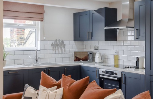 Askew Apartment | Your Apartment Shepherd's Bush