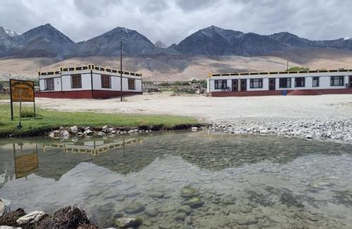 Hundur House | Zamthapa Guest house Merak by LexStays