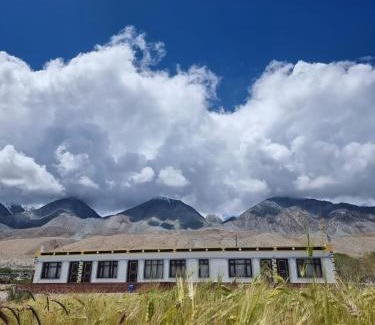 Hundur House | Zamthapa Guest house Merak by LexStays