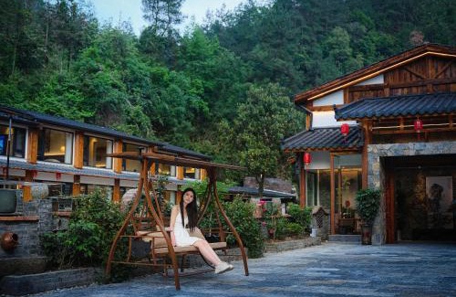 Wulingyuan Bed & Breakfast | Zhangjiajie ZEN Retreat-Mini Forest Park,Affordable Luxury,200 Meters to Secret Hiking Route, River Tracing, Attraction Tickets Serivce in advance,Toursim Service& Free Shuttle to East Gate of Park, One Way Free Pick-up Service,Top Facility and New Hotel