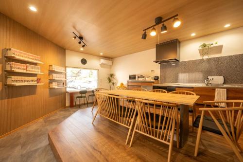 桜たろう紅葉じろうの都-1周年!キッズエリア大好評!桜紅葉の街 九州観光拠点 アウトレットコストコでお買い物!