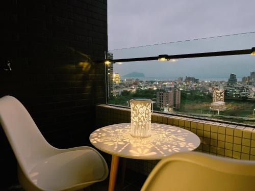 漫遊文旅溫泉宅一山海景觀陽台房一晚上7點入住一晚進晚退-21小時睡飽飽方案