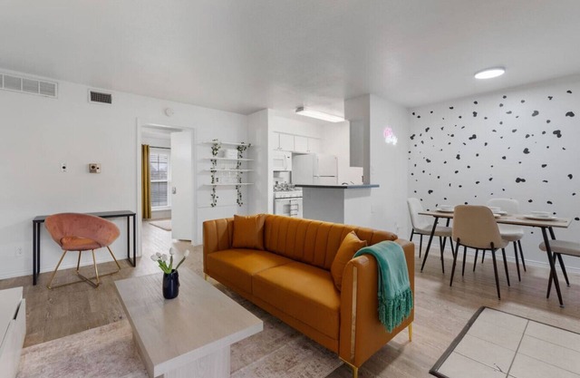 1 Br Apt Next 2 Downtown - Cozy!