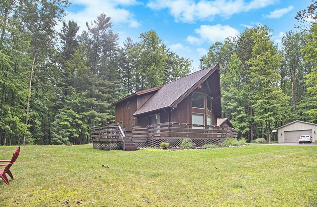 10-Acre Family Home Near Lk MI