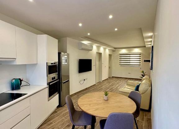 10 min walk from sea and centre