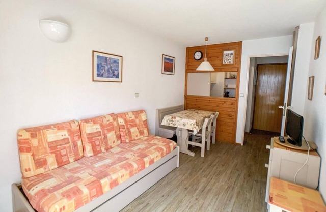 100m from ski slopes, 3rd floor, balcony, tv, ski locker, 27m², Tignes