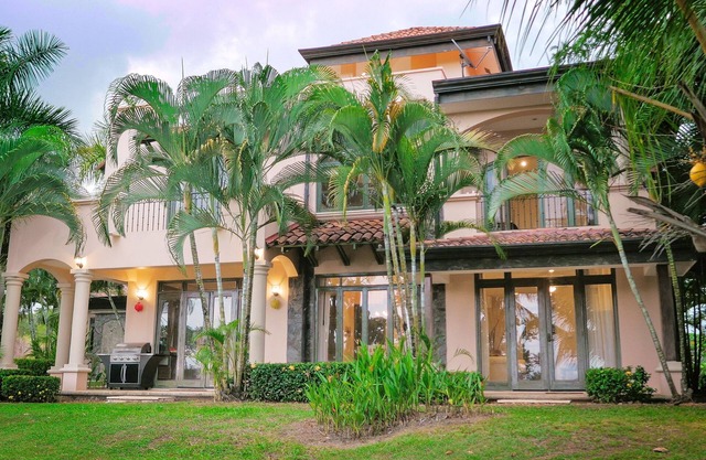 12 Br Ocean View Estate, Sleeps 30, Weddings & Events, 3 Pools, Concierge.