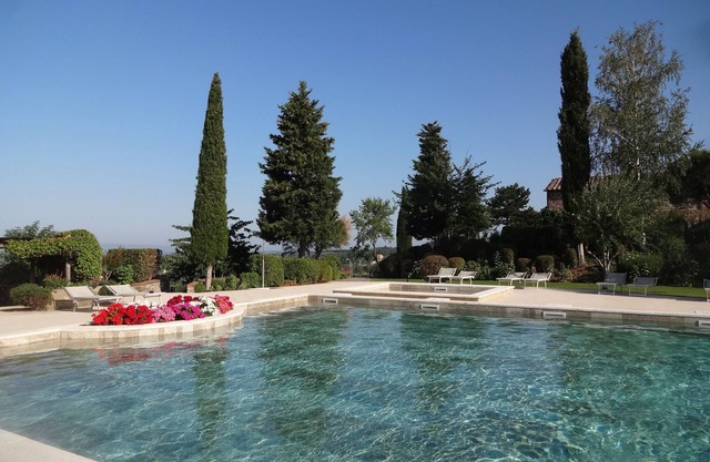 12km North of Siena with a stunning view pool &tennis 3ensuite bedrooms sleep 6