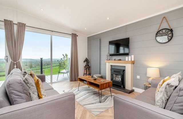 2 bedroom accommodation in Midsomer House, East Compton