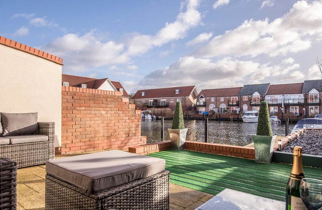 2 bedroom accommodation in Burton Waters, near Lincoln