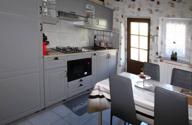 2-Bedroom Cottage with WiFi, Near Luxeuil-les-Bains