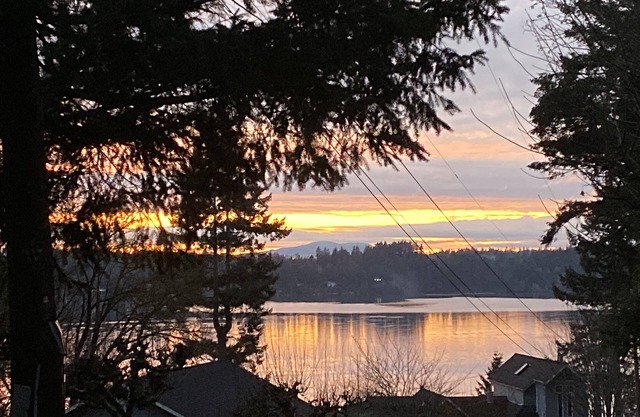 2-bedroom vacation home just 9 minutes to Evergreen State College