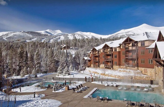 2 BR 2 BA slope-side resort ski-in just feet from 4 o'clock