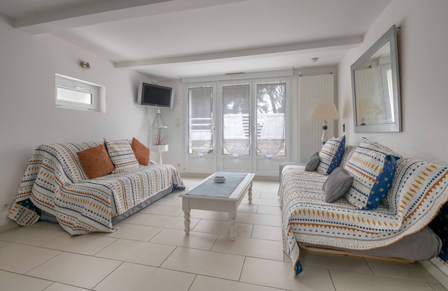 280m from the beach, flat for 4