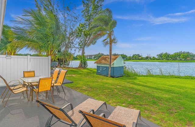 2BR Lakeside Getaway - Peaceful Waterfront Stay