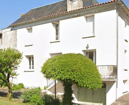3-Bed House - Sleeps 6 - Garden Balcony Parking