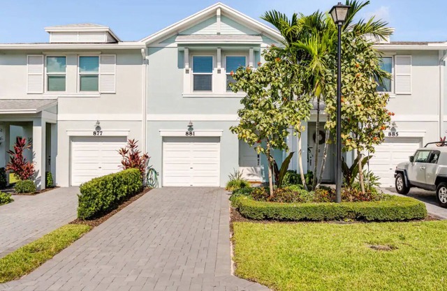 3 bedroom 2.5 bath townhome in West Palm Beach