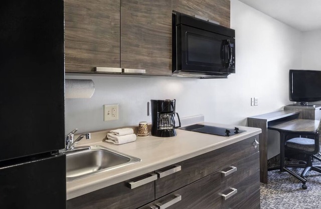 3 Perfect Rooms with Full Kitchen for Road Trippers Near Interstate in Mitchell