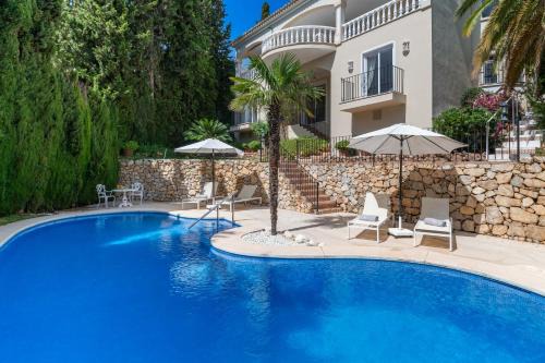 4 BDRM Andalusian Villa w Cinema & Sea Views