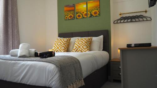 4 Bed - Parking - Close to M4 - Ideal for Work