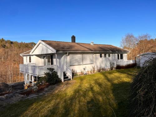 4 Bed Villa - Sleeps 11 - Pets - Parking - Wifi