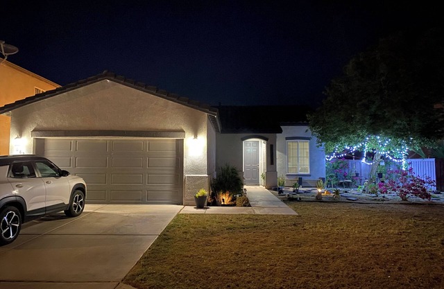 4-bedroom house in an amazing neighborhood with AC, WiFi. Relax and unwind.