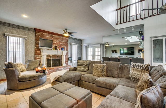 4 Mi to Bourbon St: Spacious Retreat w/Wet Bar!