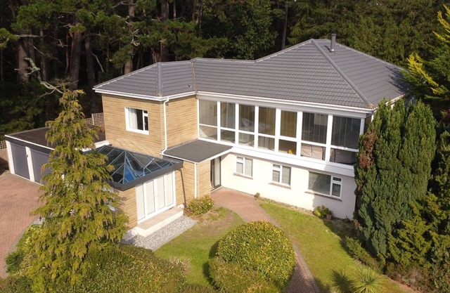 5 Bed House - Pool - Hot Tub - Sauna - Pool Table - Near New Forest - Sleeps 12