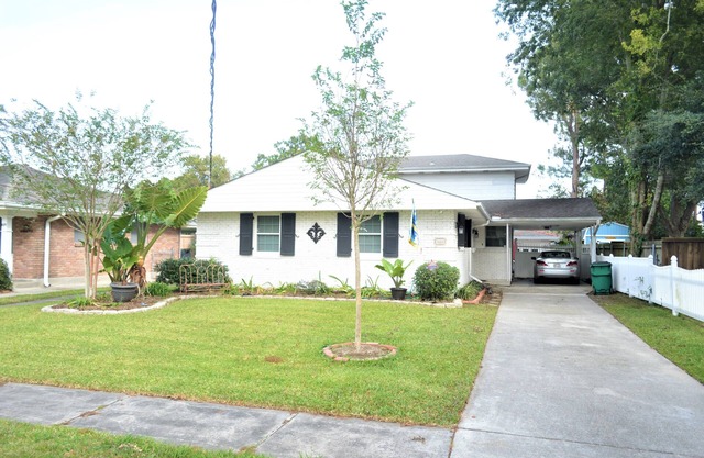 6.4 miles to N.O. Superdome FrenchQuarter 5 BR 2 1/2 BA Sleeps 10 n