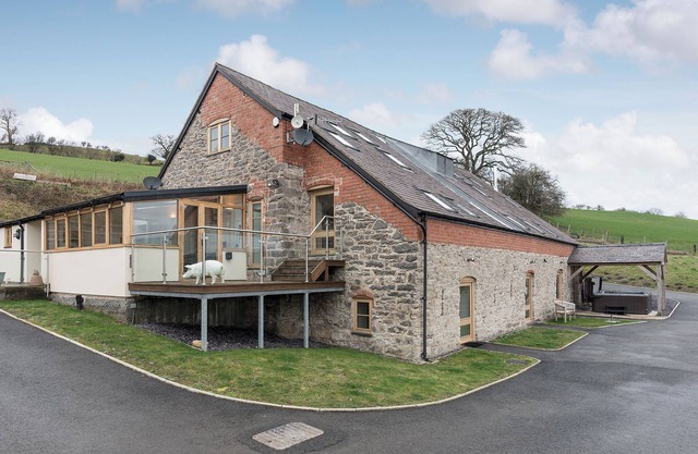 7 bedroom accommodation in Pwllglas, near Ruthin