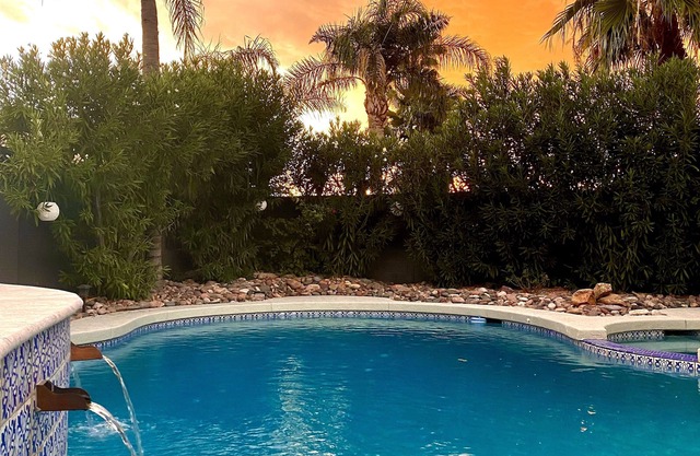 9 AM check in 9 PM check out, south facing sunny yard, Kierland area, 6 bikes