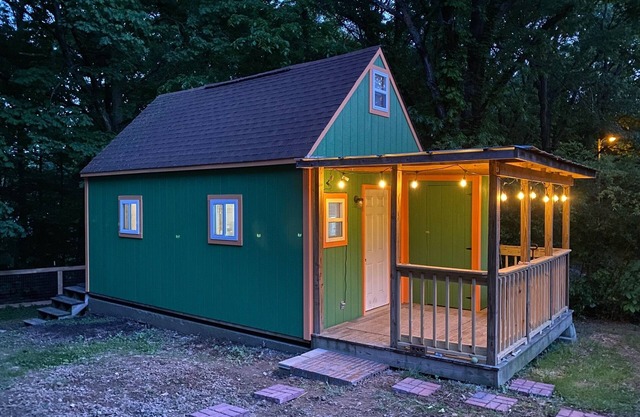 A Beautiful Cabin, in a quiet neighborhood that's close to everything!