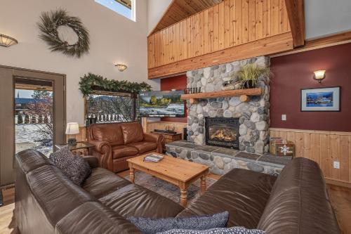 Alpine Acres Lodge by NW Comfy Cabins