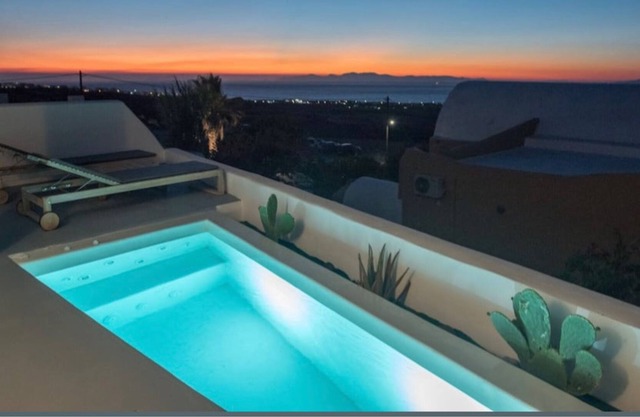 Amazing View Finikia Oia Villa