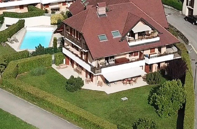 Apartment 10 P, private garden 400 m2, swimming pool, lake view, mountain castle,