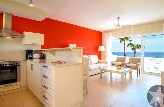 Apartment 5 In front of the sea