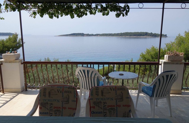 Apartment Nev - 20m from the sea A2 Mali(2+1) - Blato, Island Korcula, Croatia