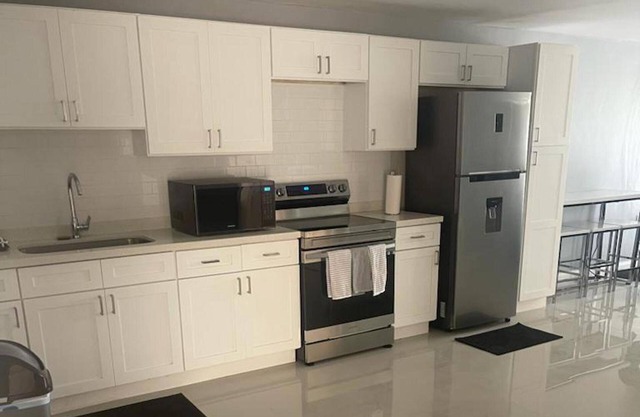 Apartment Sleeps 6 With Pool Access