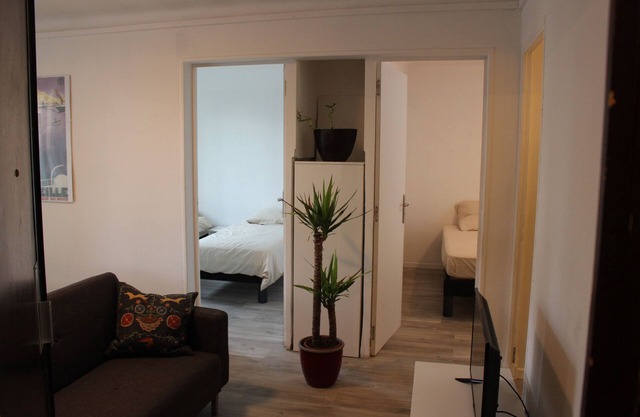 Appartement Rouge, Bienvenus à la Belle de Mai !