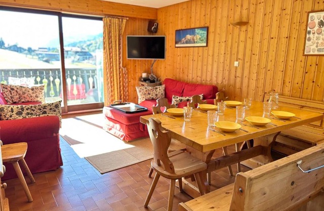 Appartement spacieux aux Gets, pied des pistes, balcon sud-ouest, 2 chambres, coin cabine, garage, WiFi - FR-1-623-81