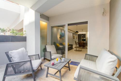 Aquamarine Modern Apart M3 - Happy Rentals