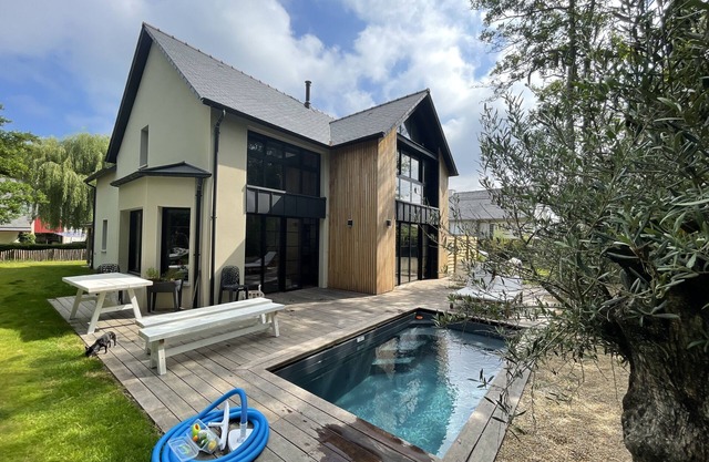 Architect-designed house close to the beach