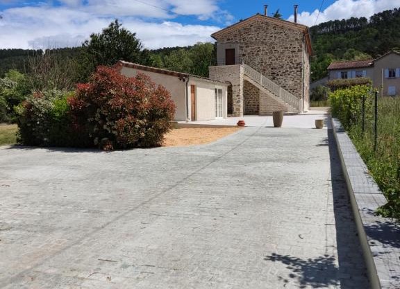 Ardèche Mas de la châtaigneraie gîtes près de vallon pont d arc