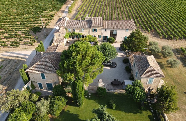 Auberge de Mazan: outstanding country house, private pool & gardens among vines
